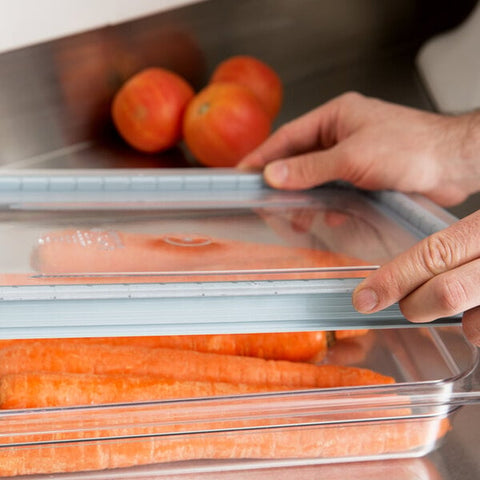 Cambro 20CWGL135 Camwear 1/2 Size Clear Polycarbonate GripLid Food Pan Cover