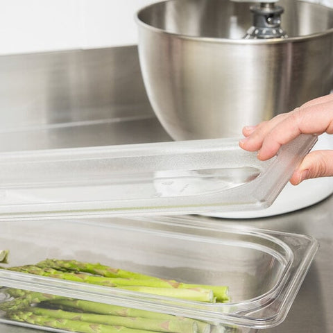 Cambro 20LPCWC135 Camwear 1/2 Size Long Clear Polycarbonate Flat Lid