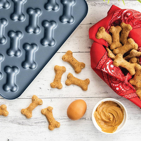 Nordic Ware 30922 Aluminum Puppy Love Dog Treat Pan