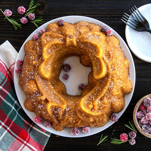 Nordic Ware 85348 Holiday Wreath Pan - 9-Cup Cast Aluminum Bundt Cake Pan