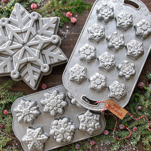 Nordic Ware 88248 Snowflake Pull-Apart Cake Pan
