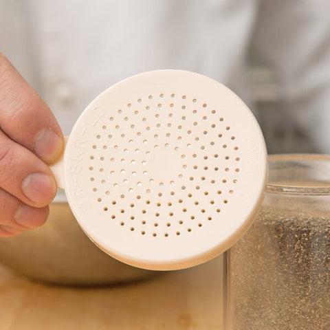 Cambro 96SKRLD406 Beige Camwear Shaker Lid for Salt and Ground Pepper