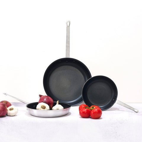 Winco AFP-14NS 14" Majestic Quantum2 Non-Stick Aluminum Fry Pan