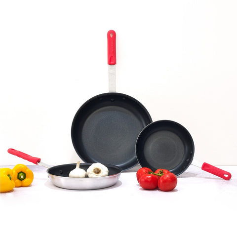 Winco AFP-8NS-H 8" Majestic Aluminum Non-Stick Fry Pan with Silicone Sleeve Handle