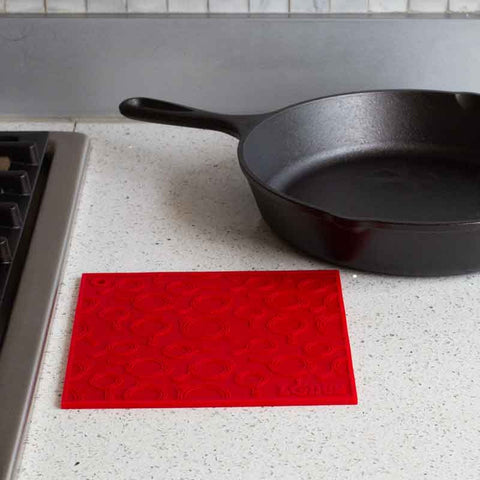 Lodge AS7SKT51 7" x 7" Green Silicone Skillet Pattern Trivet / Pot Holder