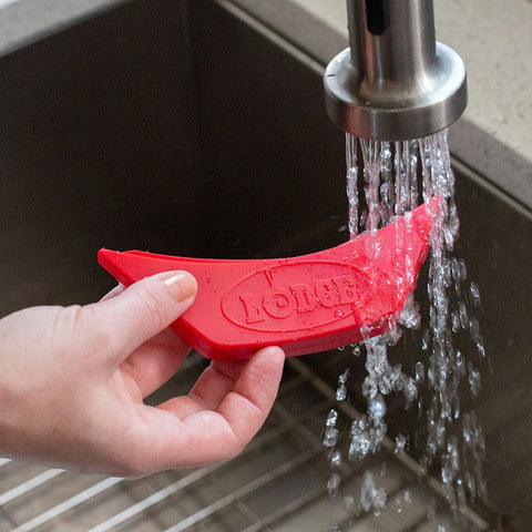 Lodge ASAHH41 Red Silicone Assist Handle Holder