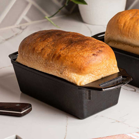 Lodge Manufacturing BW8LP Seasoned Cast Iron Loaf Pan, 8.5 x 4.5 Inch