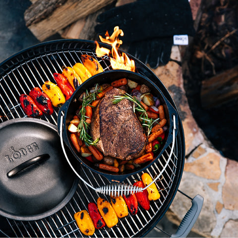 Lodge Manufacturing L8DO3 5 Qt. Pre-Seasoned Cast Iron Dutch Oven with Spiral Bail Handle