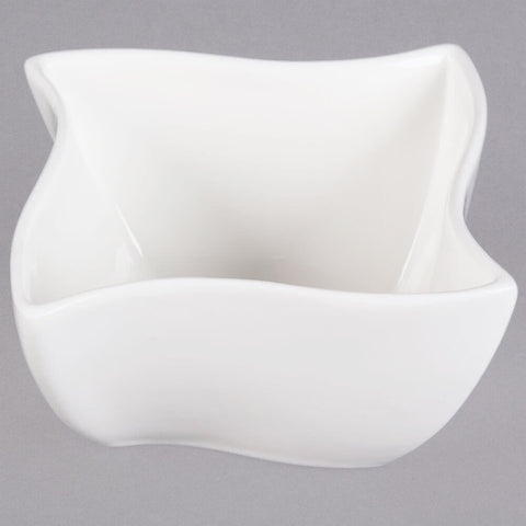 American Metalcraft SQVY12 Squavy 228 oz. White Wavy Porcelain Bowl